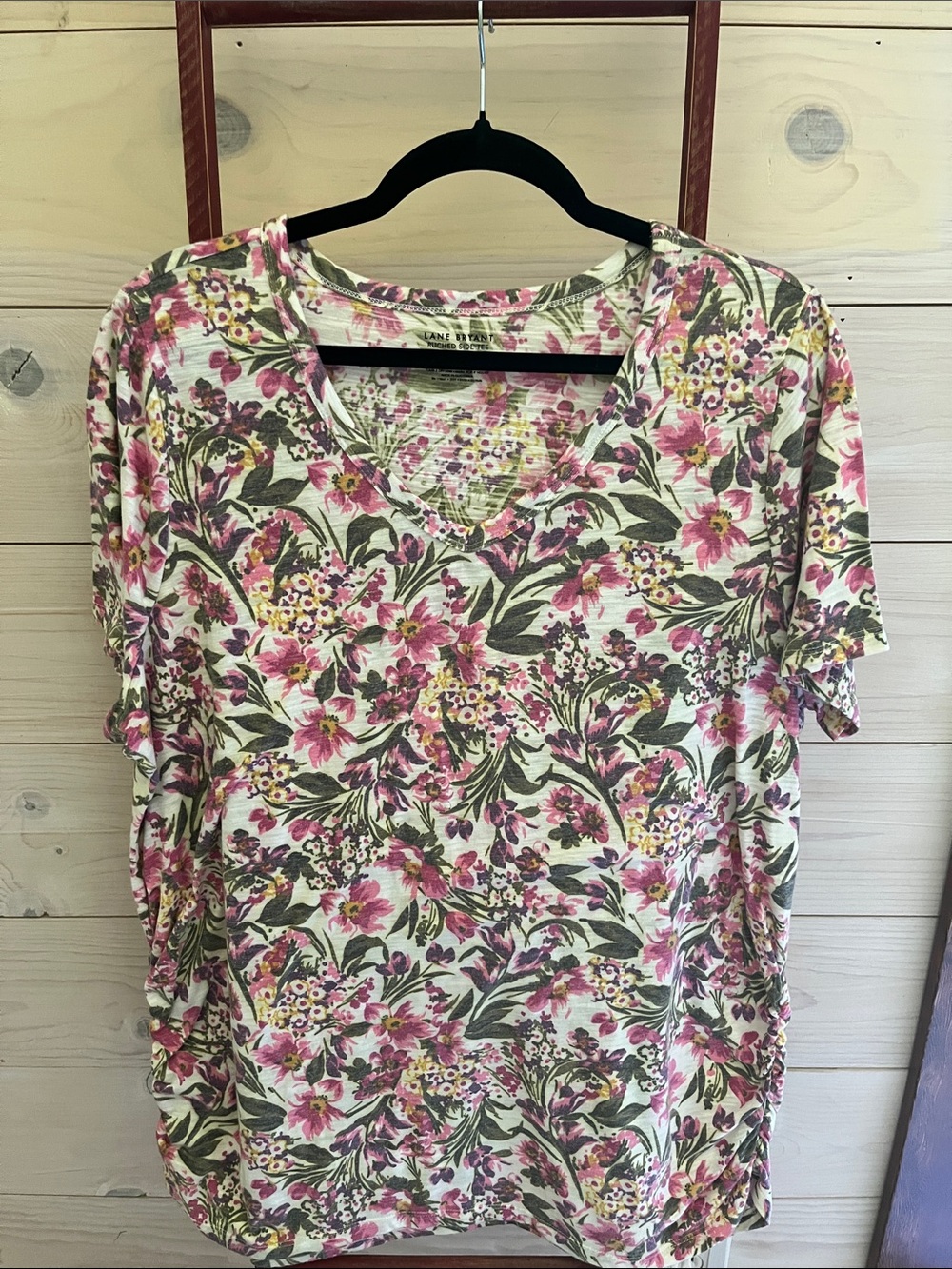 Lane Bryant Pink & Green Floral V-Neck Short Sleeve Top